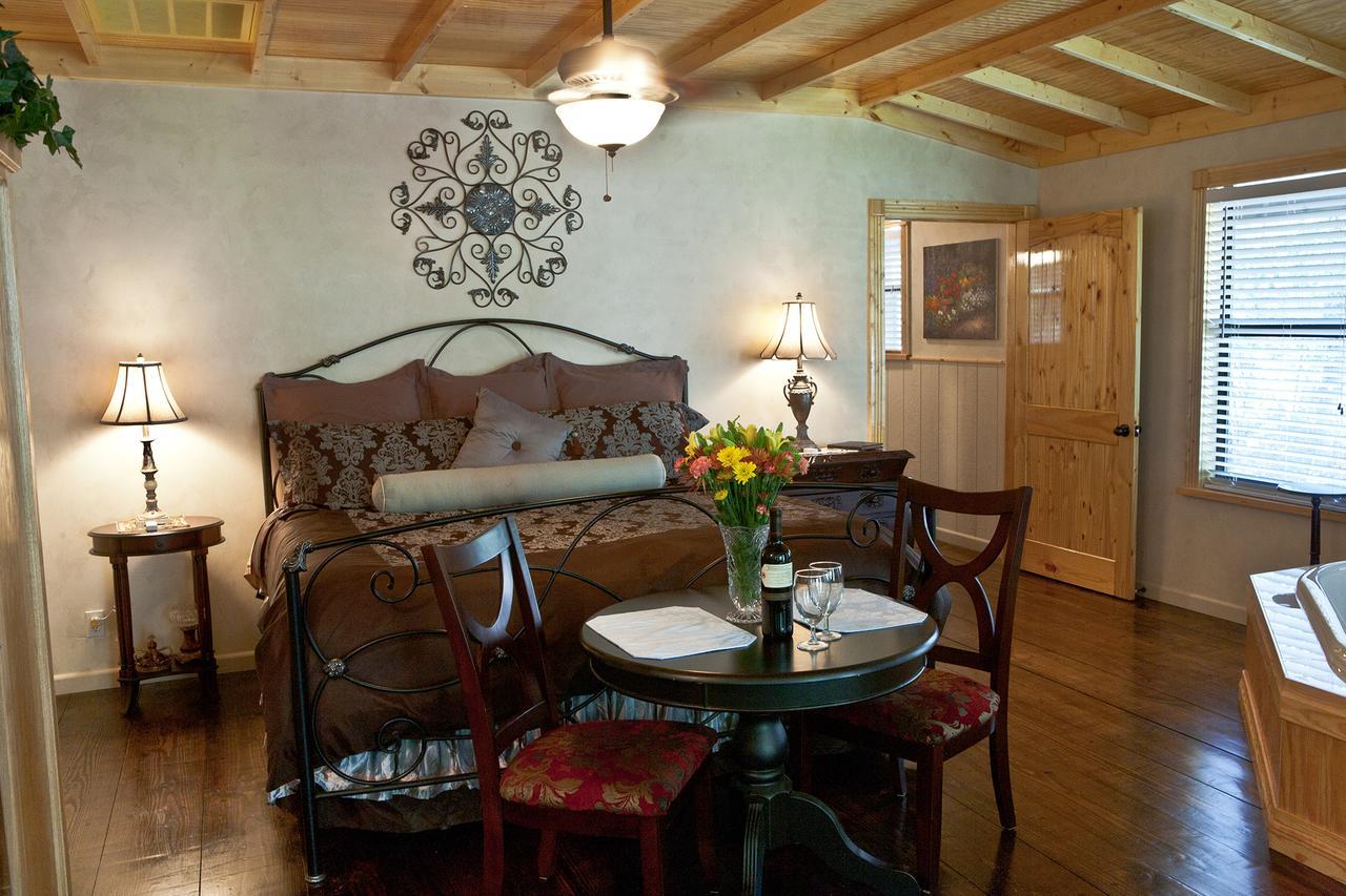 Bed And Breakfast On White Rock Creek Waco Exteriör bild